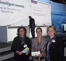 Vertreterinnen der Erprobungsräume Rhein-Neckar, Rheinland und Nordwest beim IT-Gipfel 2015 in Berlin (v.l.n.r. Tigges, Krins, Brockmann)